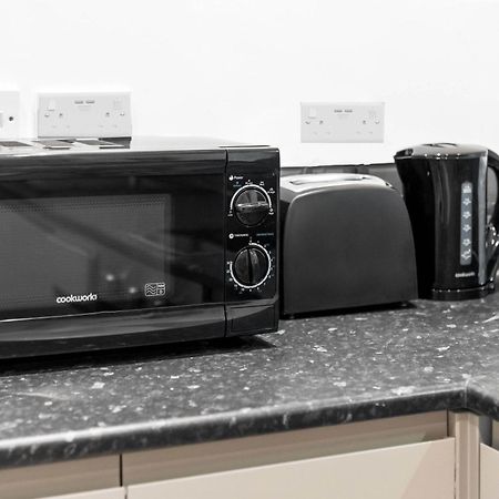 Luxe Apartment - Rowley Regis - Parking - Top Rated - Netflix - Wifi - 49Bg Cradley Heath Bagian luar foto