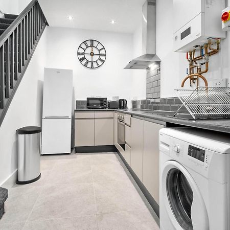 Luxe Apartment - Rowley Regis - Parking - Top Rated - Netflix - Wifi - 49Bg Cradley Heath Bagian luar foto