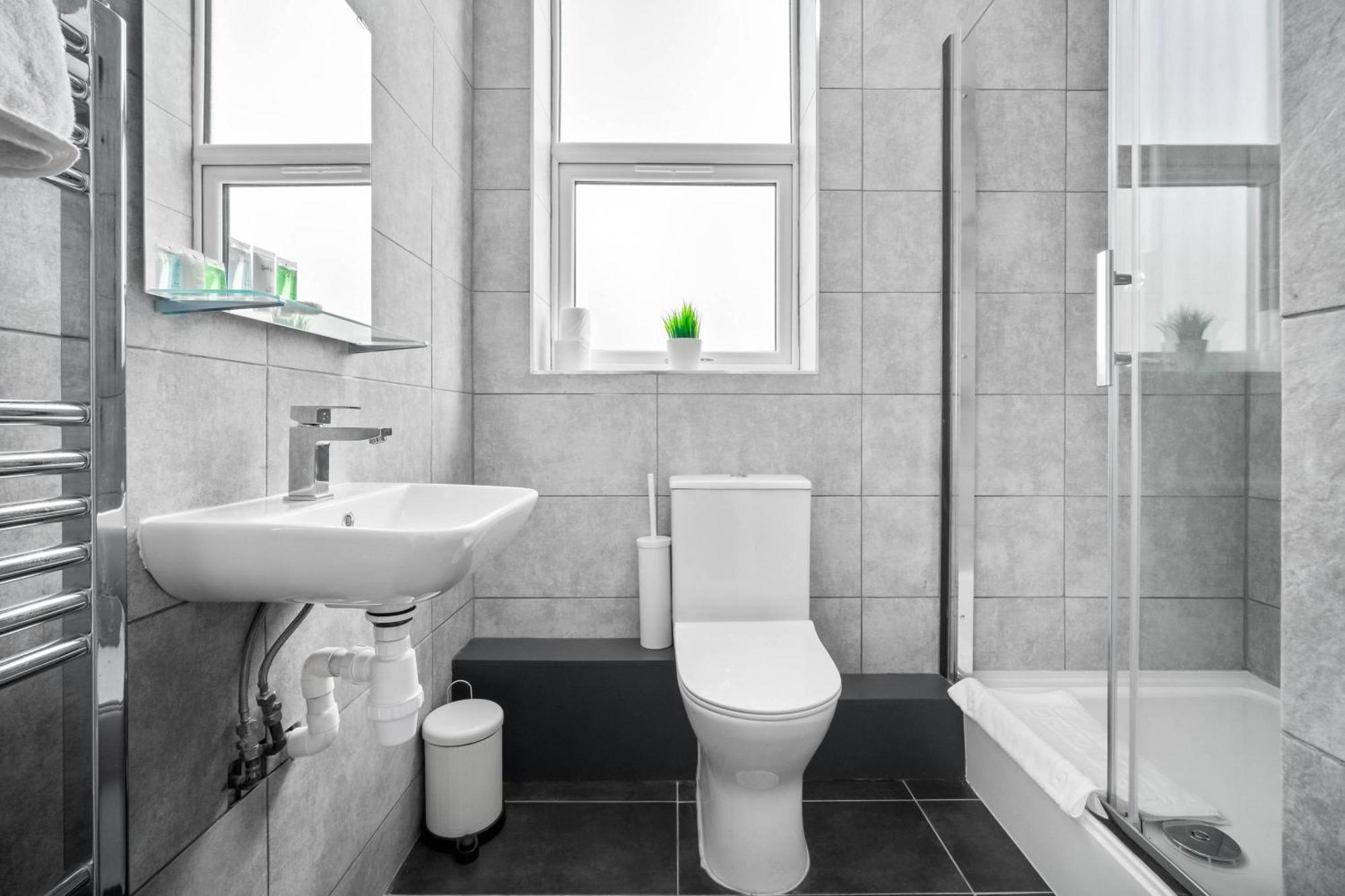Luxe Apartment - Rowley Regis - Parking - Top Rated - Netflix - Wifi - 49Bg Cradley Heath Bagian luar foto
