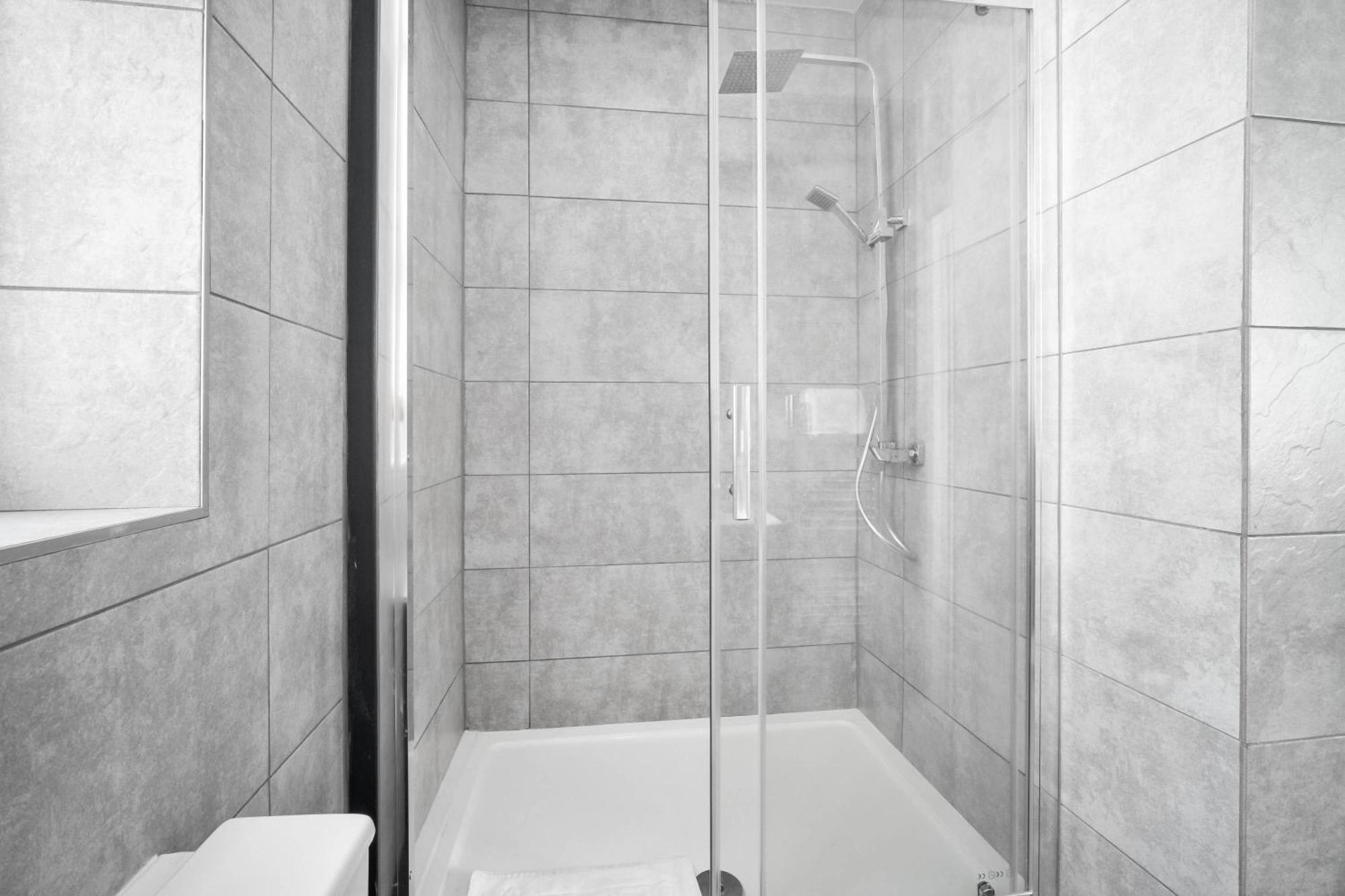 Luxe Apartment - Rowley Regis - Parking - Top Rated - Netflix - Wifi - 49Bg Cradley Heath Bagian luar foto