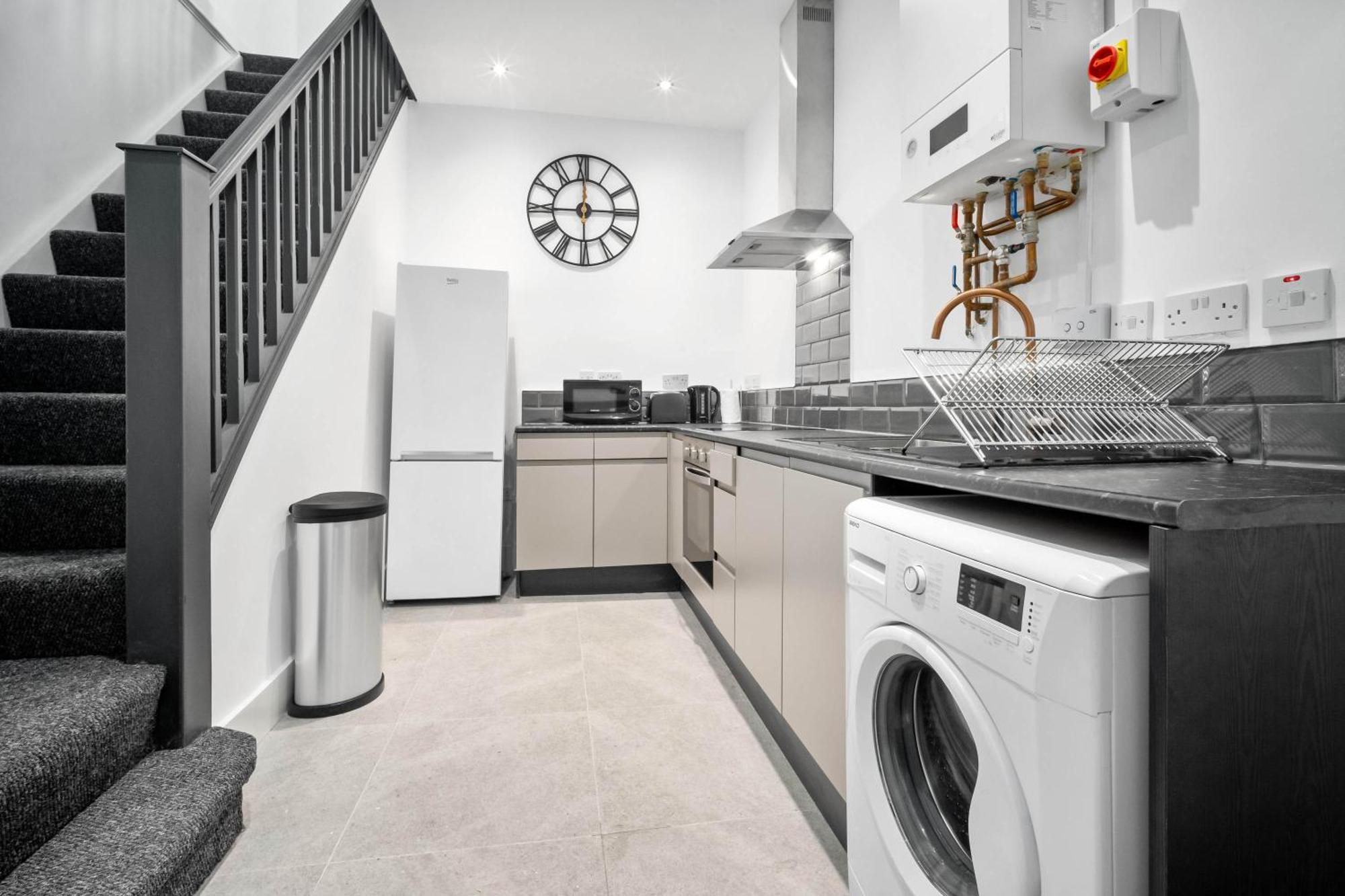 Luxe Apartment - Rowley Regis - Parking - Top Rated - Netflix - Wifi - 49Bg Cradley Heath Bagian luar foto